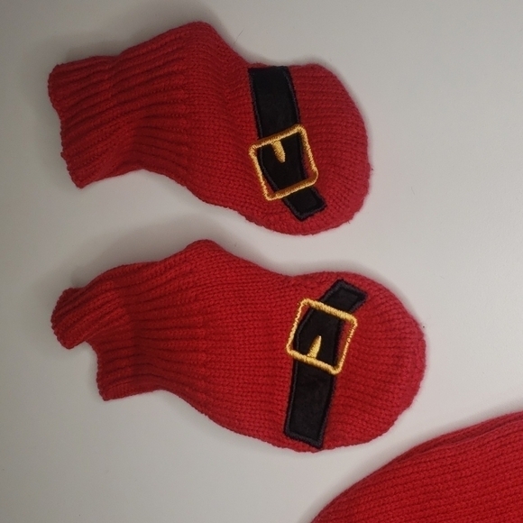 5/$30 NWOT CHILDRENS PLACE Santa Set Hat Booties Knit - Picture 2 of 3